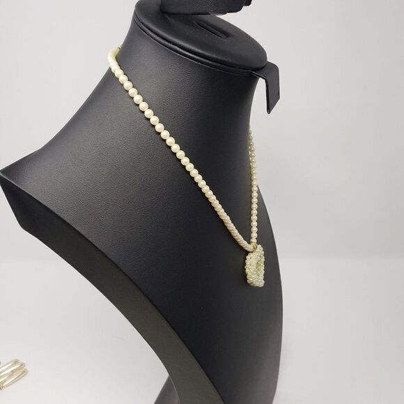 Vintage Signed Avon Faux Pearl Strand 3D Puffy Heart Pendant Princess Necklace - Picture 6 of 11